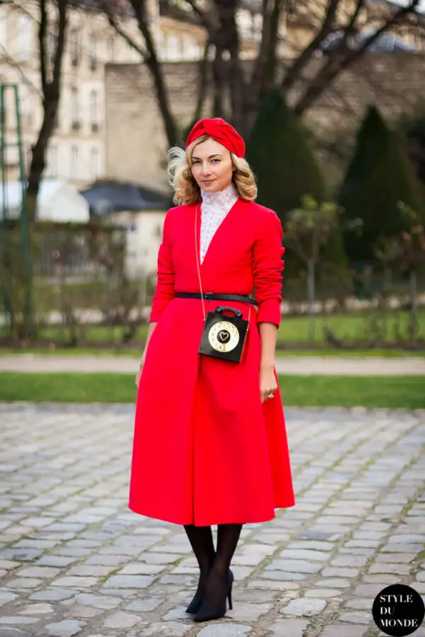 3-telephone-bag-with-red-coat