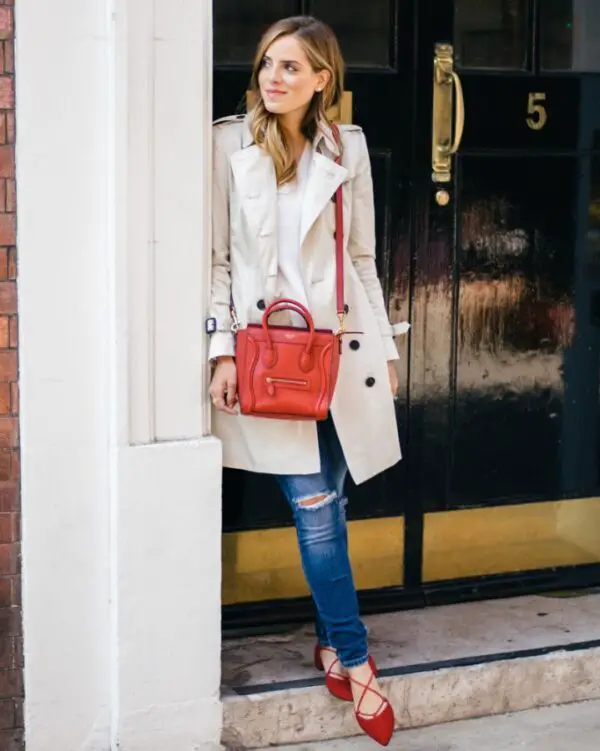 3-trench-coat-with-jeans-and-red-bag