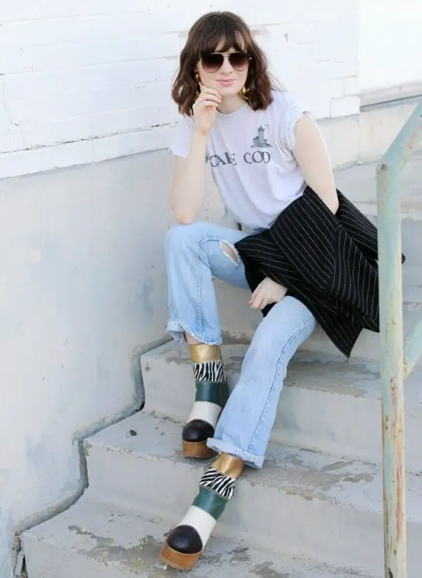 3-vintage-casualoutfit-with-statement-boots