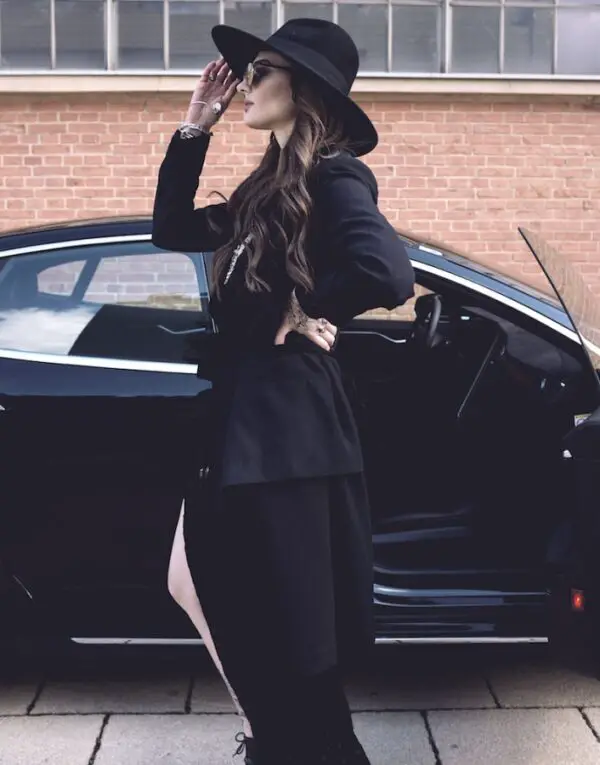 3-wide-brim-hat-with-classic-black-outfit