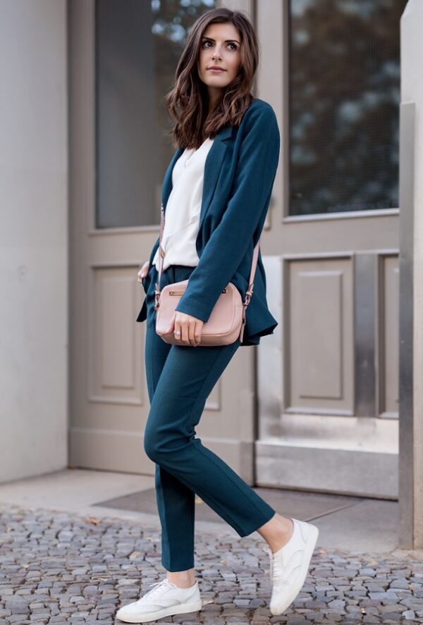 4-blazer-with-jeans-and-sneakers