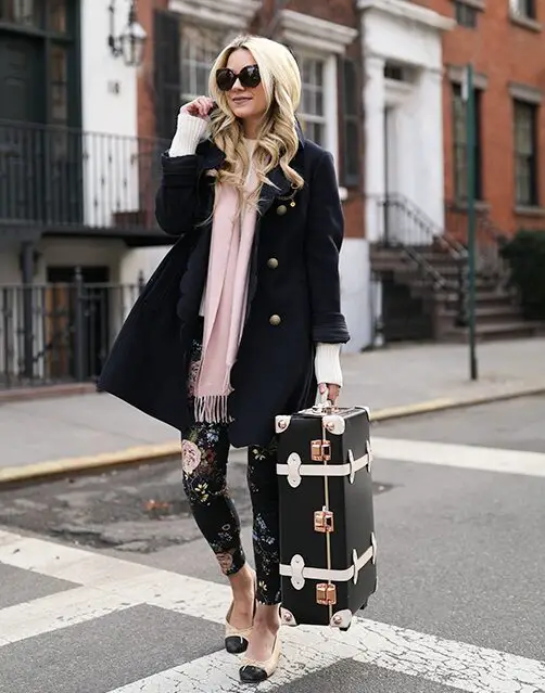 4-chic-travel-outfit-with-cute-luggage