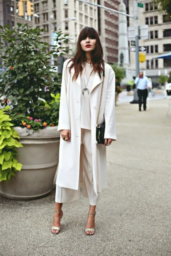 4-coat-with-monochrome-outfit