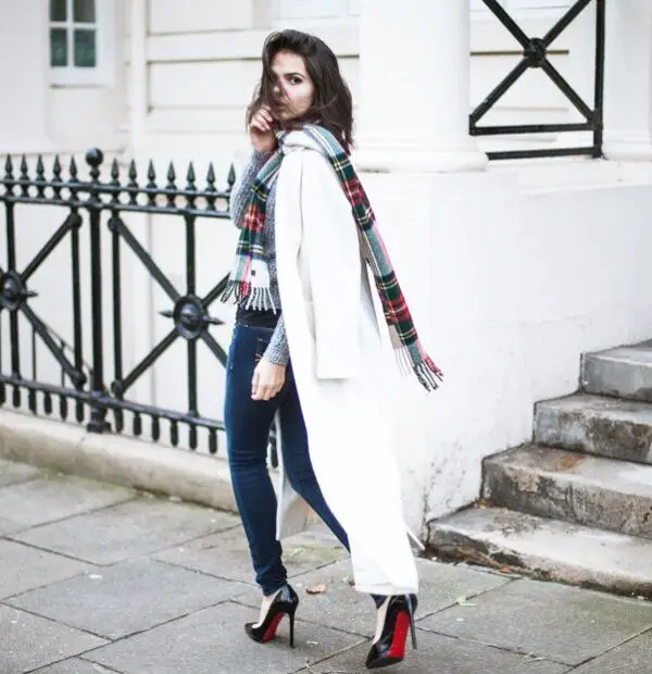 4-coat-with-plaid-scarf-and-jeans