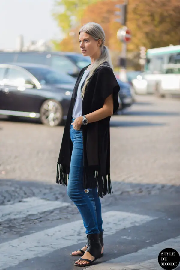 4-cut-out-sandals-with-cardigan-and-jeans