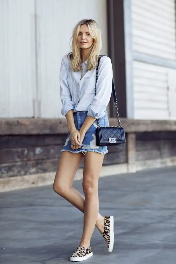 4-distressed-skirt-with-classic-top-and-espadrilles
