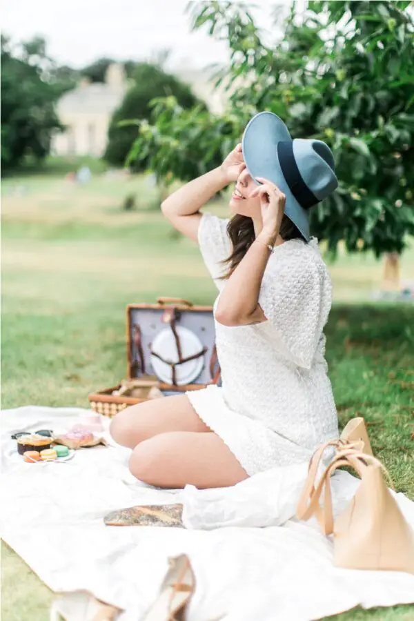 4-floppy-hat-with-vintage-outfit-1