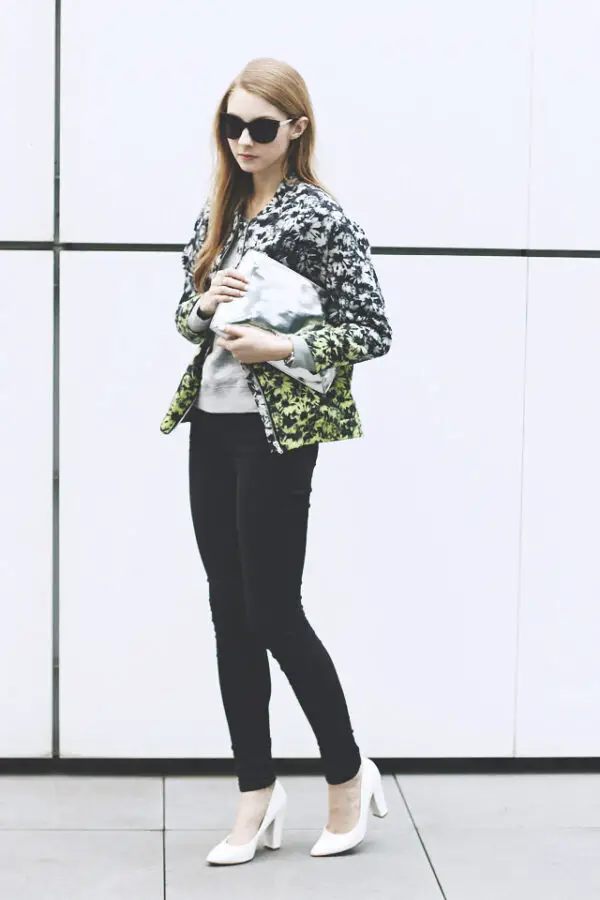 4-floral-blazer-with-skinny-pants-and-chunky-heeled-pumps
