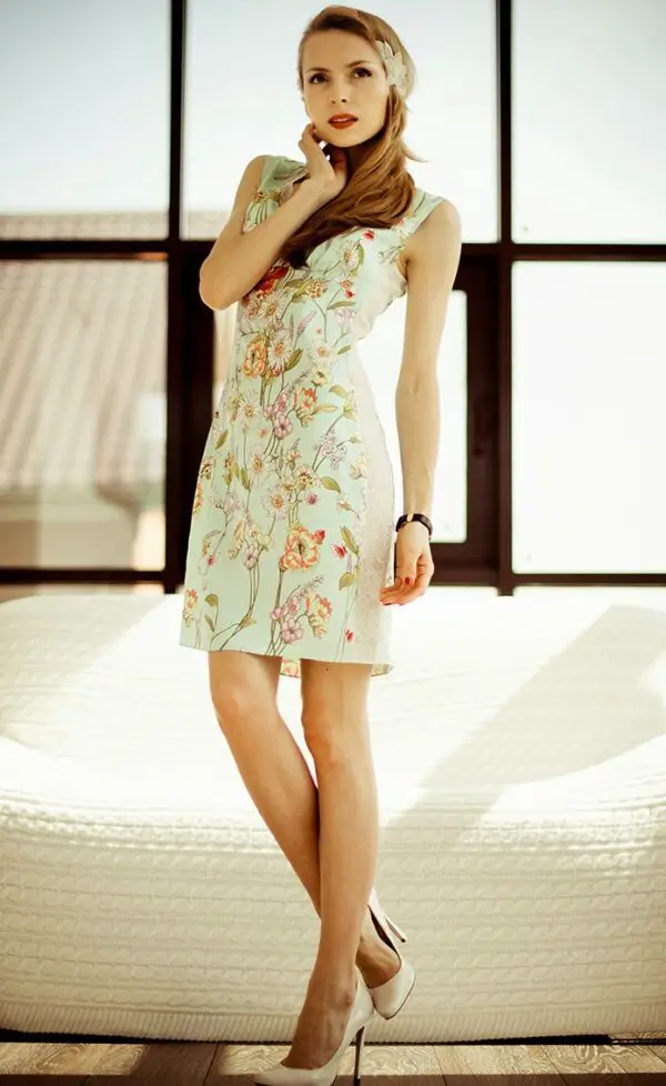 4-floral-dress-with-classic-pumps