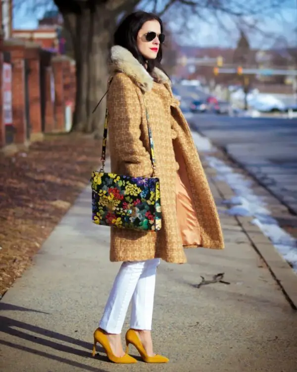 4-floral-print-bag-with-trendy-winter-outfit