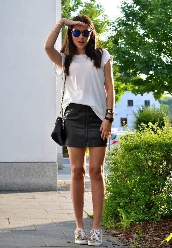 4-leather-skirt-and-loose-top-with-printed-sneakers-1