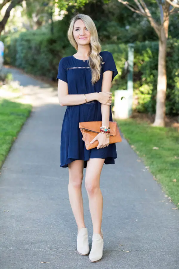 4-navy-dress-with-envelope-clutch
