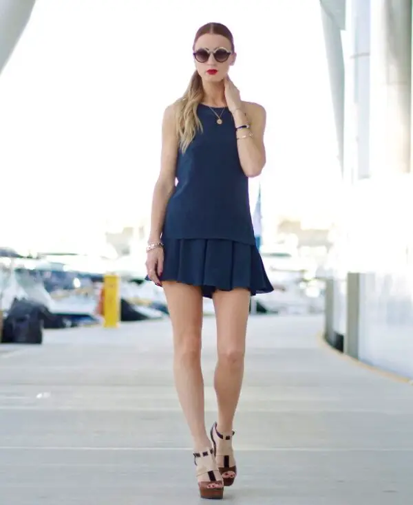 4-navy-outfit-with-architectural-sandals