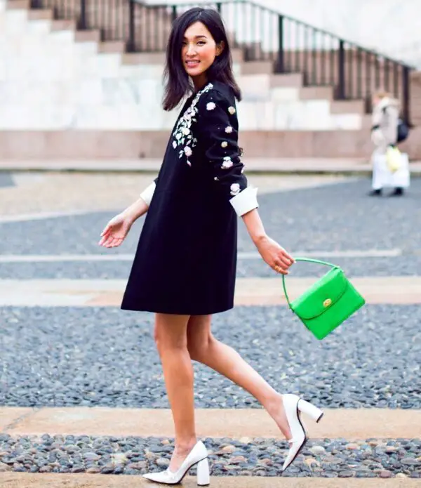 4-shift-dress-with-green-bag-and-block-heeled-pumps