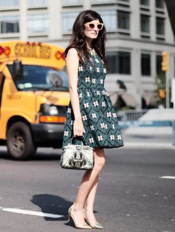4-statement-bag-with-boxy-graphic-print-dress