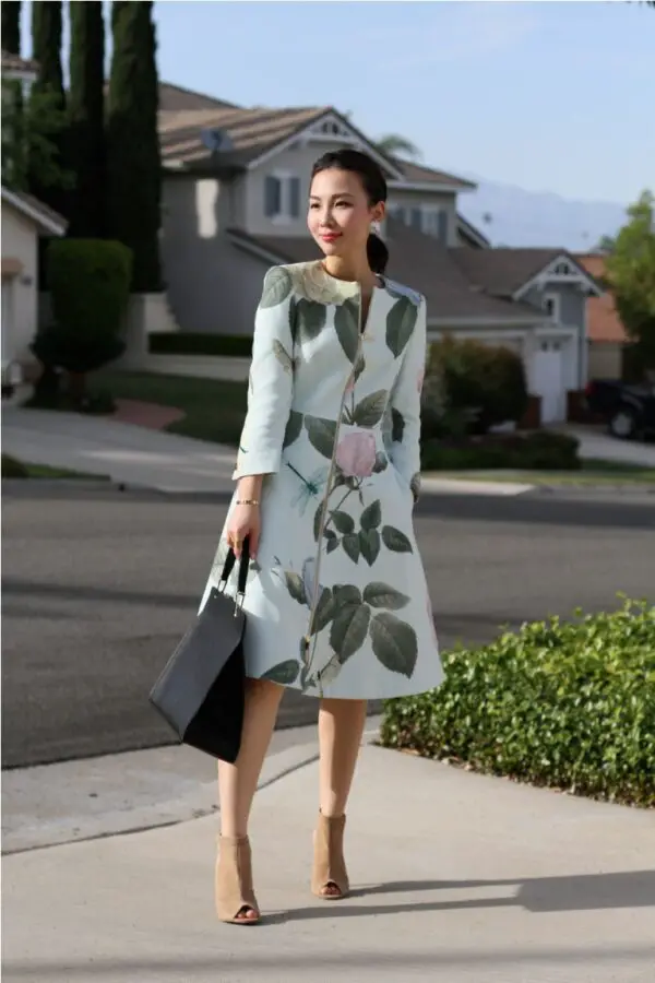 4-summer-print-dress-with-structured-bag