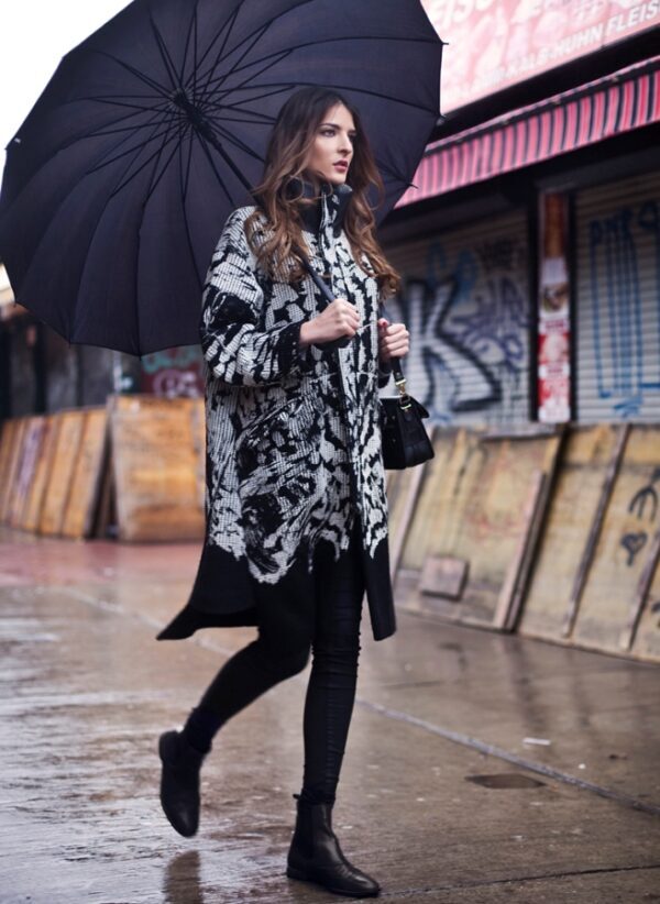 5-ankle-boots-with-pants-and-printed-coat