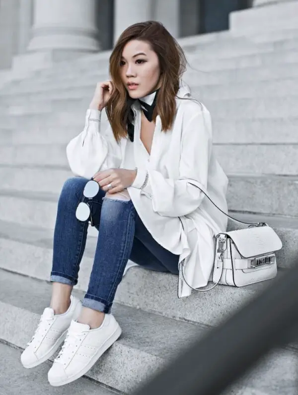 5-casual-chic-outfit-with-sneakers-and-neckscarf