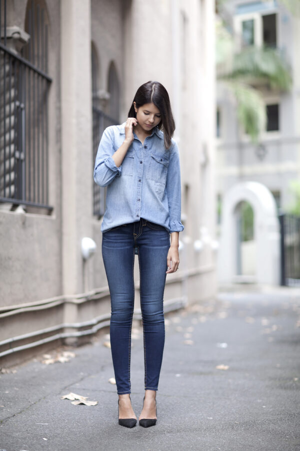 5-chambray-shirt-with-jeans
