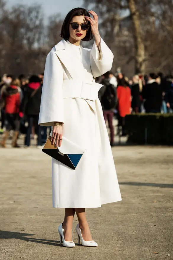 5-chic-envelope-clutch-with-architectural-white-coat