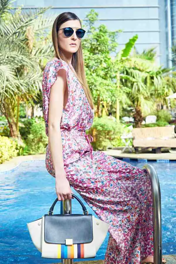 5-colorful-bag-with-floral-print-maxi-dress