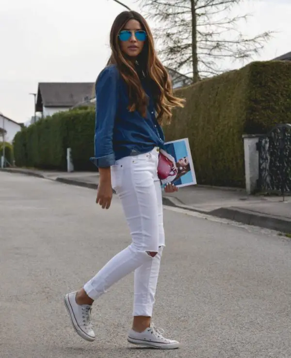5-denim-on-denim-outfit-with-sneakers