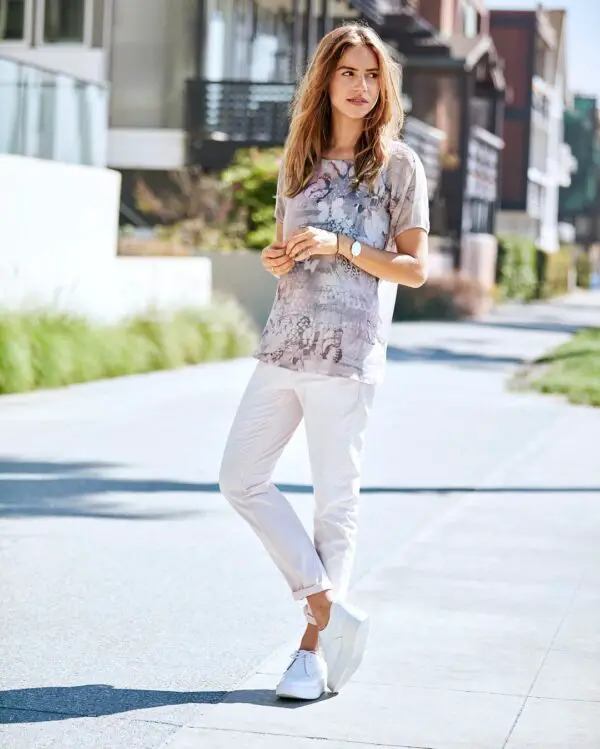 5-graphic-print-top-with-white-pants-and-sneakers