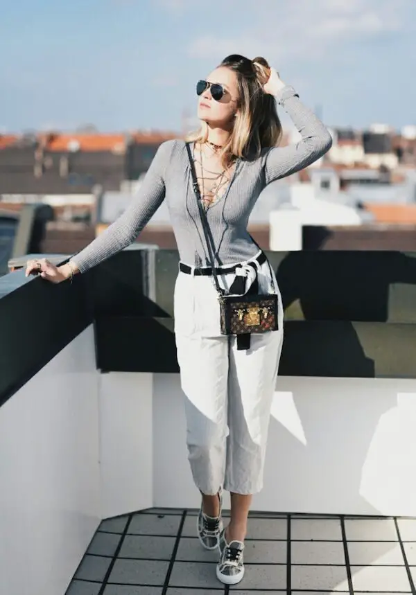 5-gray-sweater-with-white-pants