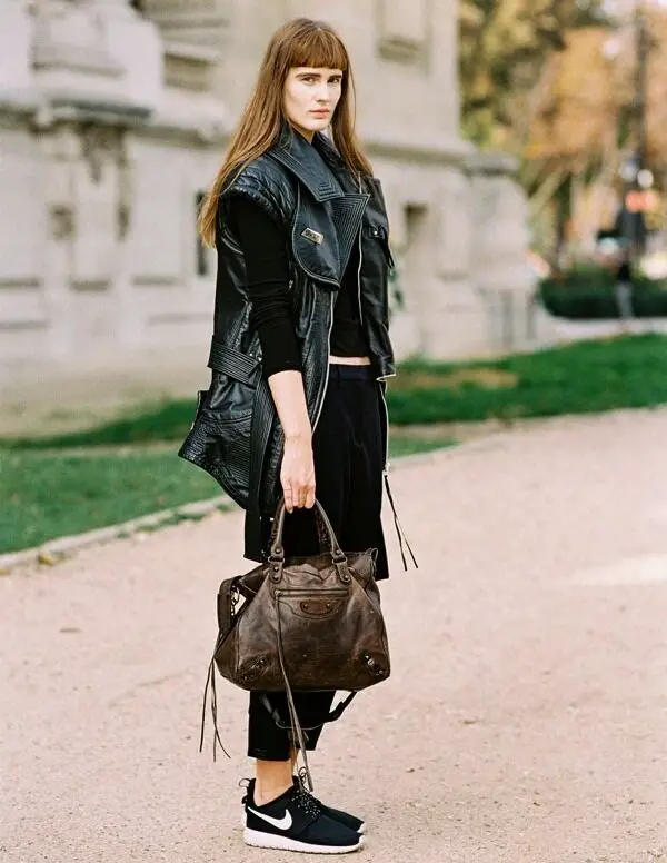 5-moto-vest-with-all-black-outfit