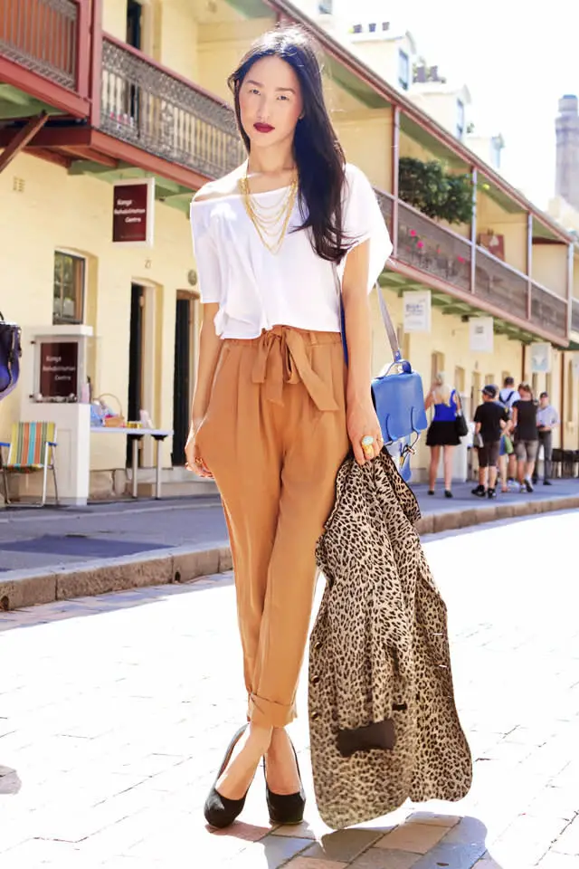 5-paper-bag-waist-pants-with-white-top-and-gold-necklace