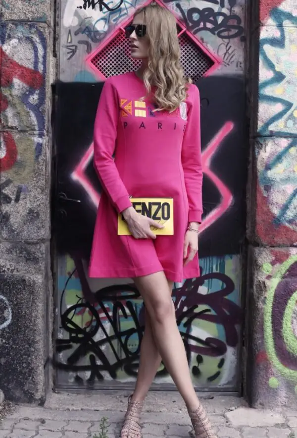 5-pink-sweater-dress-with-clutch