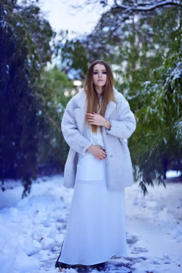 5-winter-coat-with-white-outfit