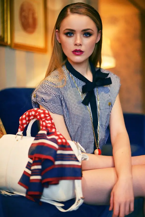 6-chic-bag-with-scarf-and-pussy-bow-blouse