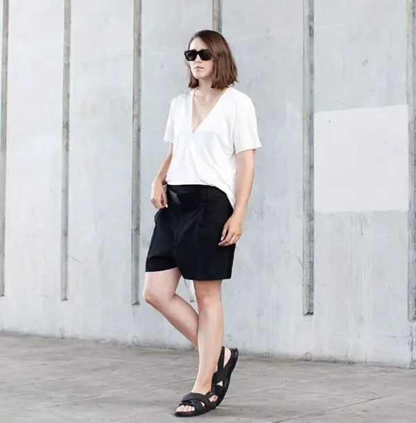 6-minimalist-outfit-with-edgy-sandals