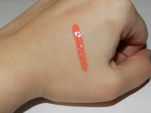 revlon-super-lustrous-lip-gloss-in-coral-reef-swatch