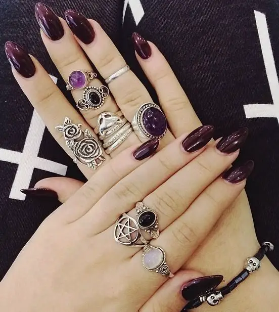 dark-eggplant-nails