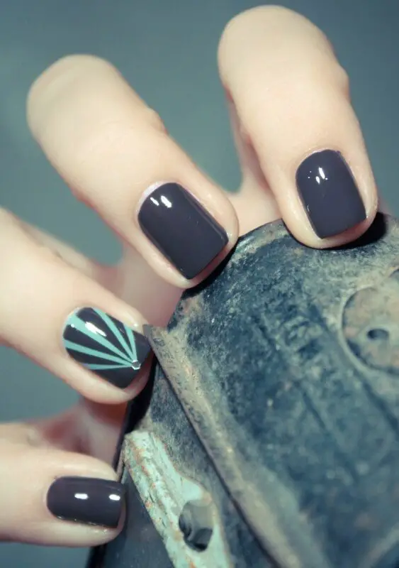 dark-grey-nails