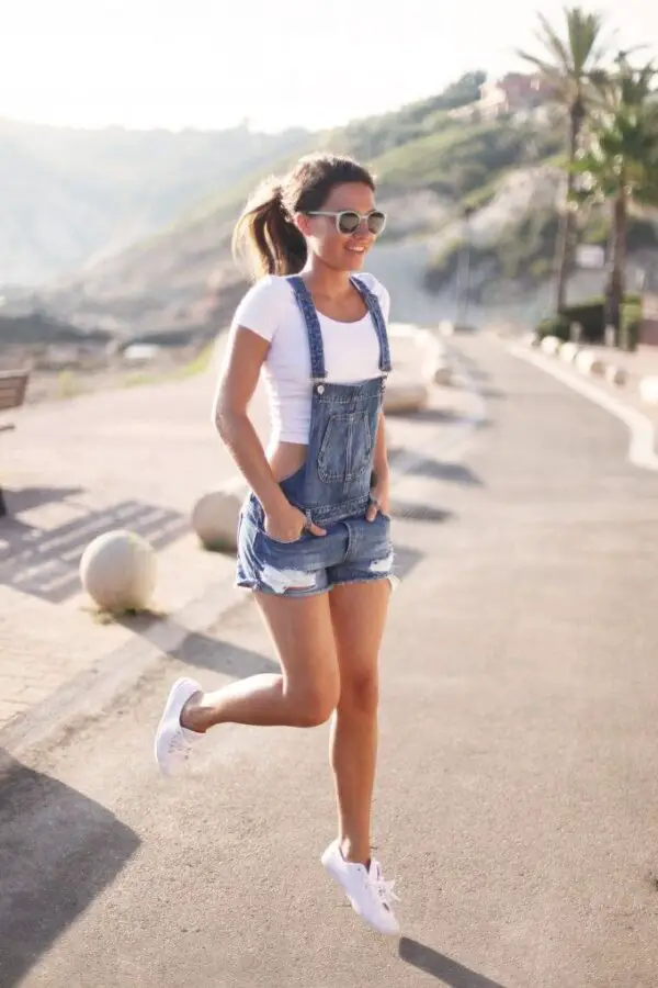 denim-overalss-outfit