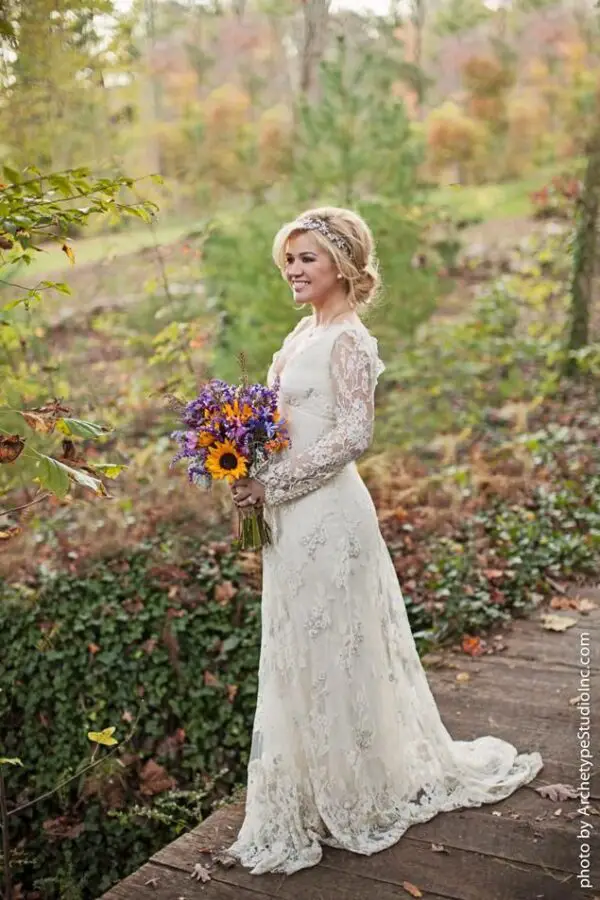 kelly-clarkson-fall-wedding-dress
