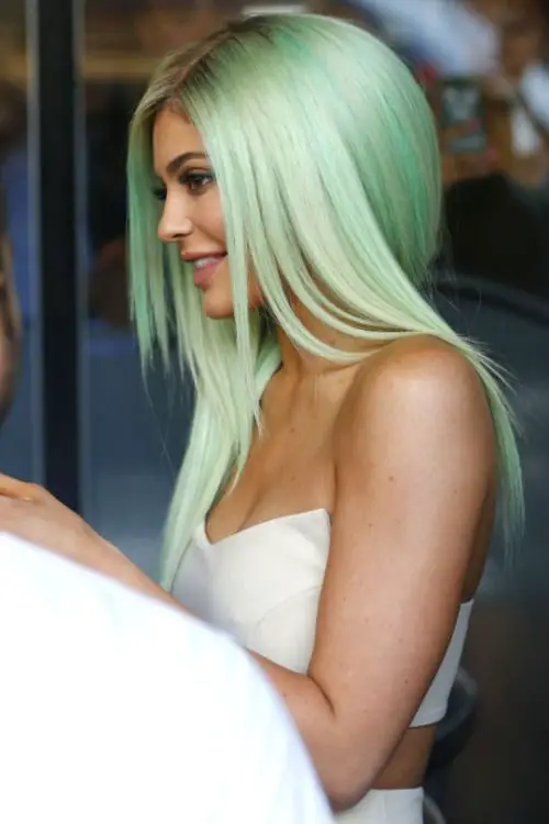 kylie-jenner-mint-green-hair