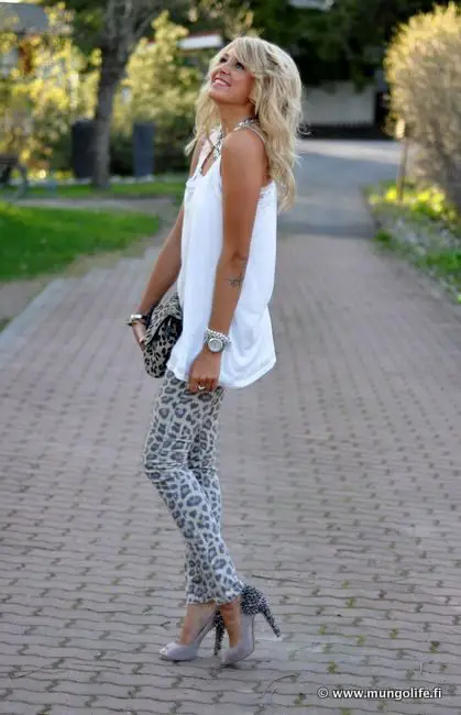 leopard-leggings-white-top