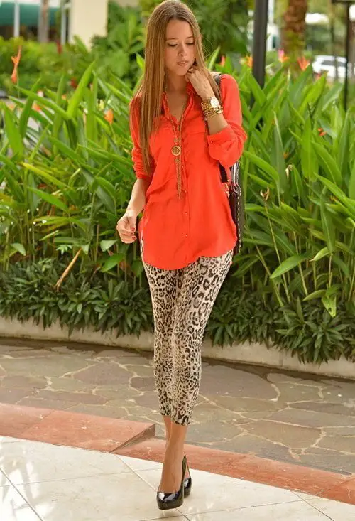 leopard-print-leggings-with-bright-top