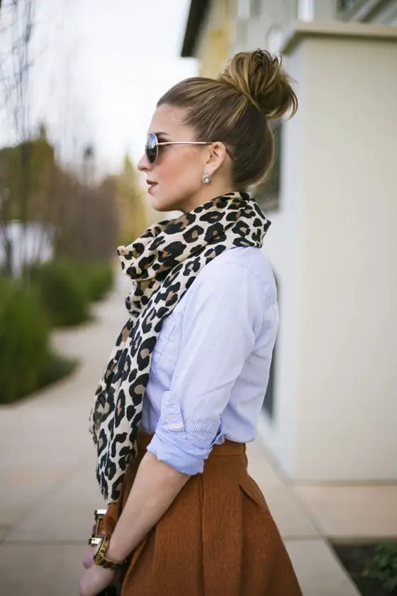scarf-with-leopard-prnts