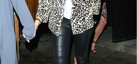 selena-leopard-outfit