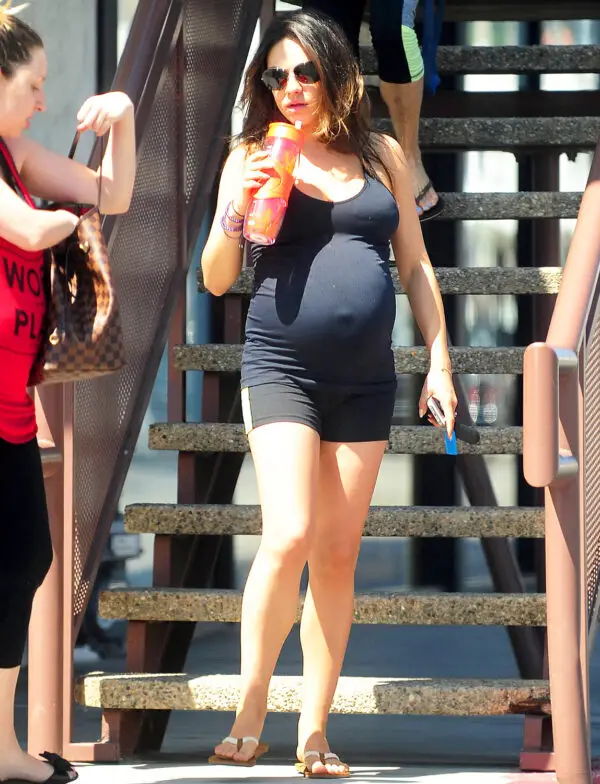 sexy-and-sporty-pregnant-mila