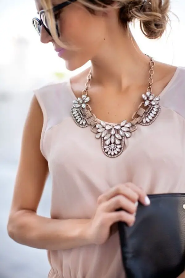 statement-necklace-in-rose-gold