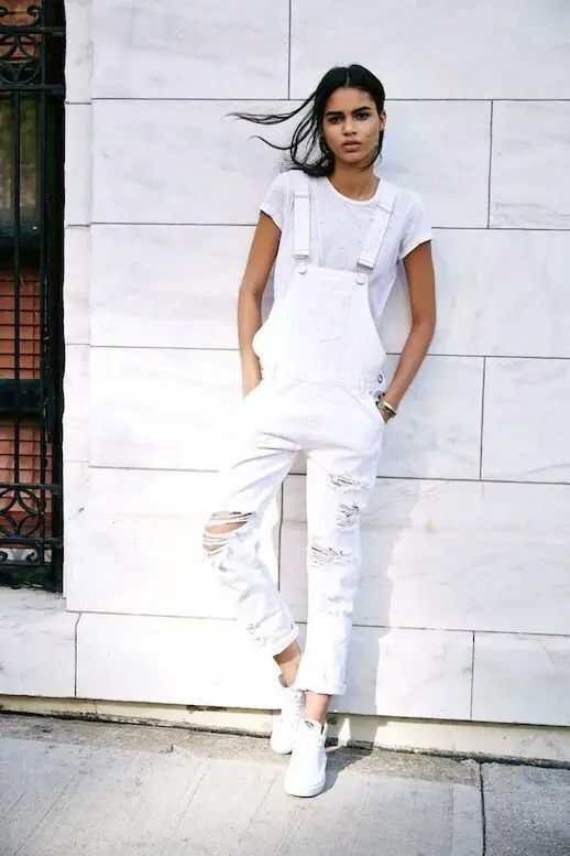 white-sneakers-and-white-overalls-outfit