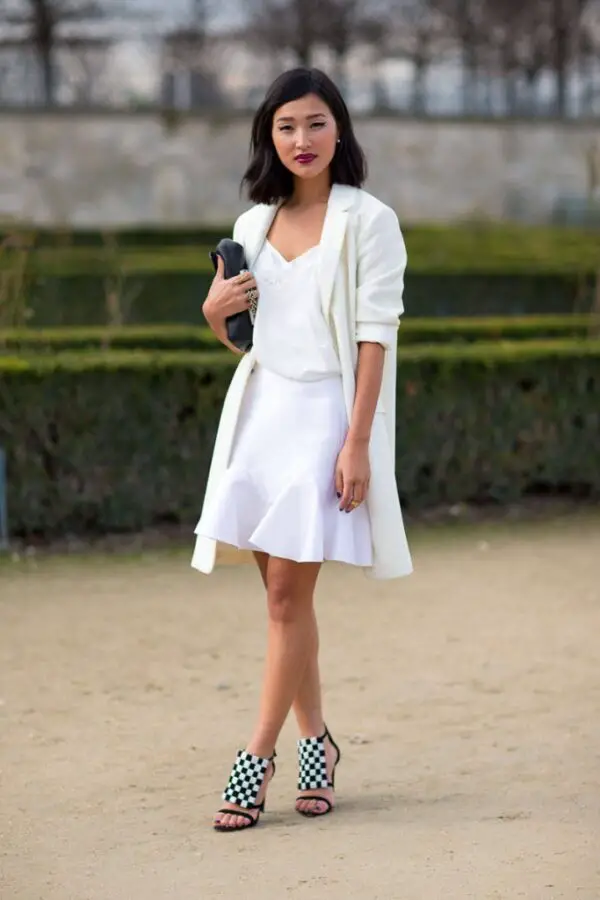 1-all-whiteoutfit-with-statement-sandals