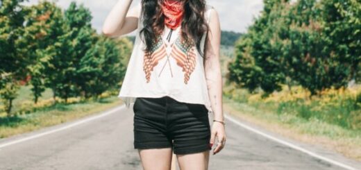 1-bandana-scarf-and-combat-boots-with-hippie-outfit