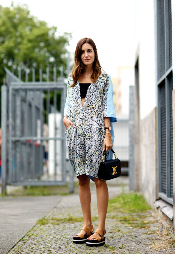 1-chic-bag-and-platform-sandals-with-printed-dress